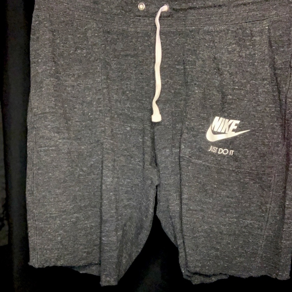 Nike lazy shorts size L